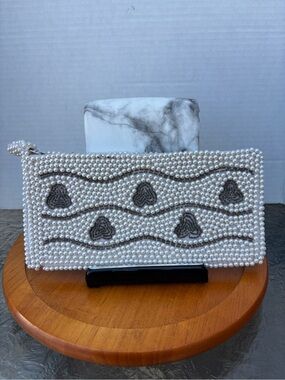 Pearl Beaded Wave Clutch - White